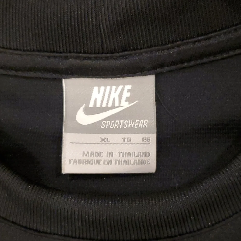 Mens Nike black and white shirt with logo size XL